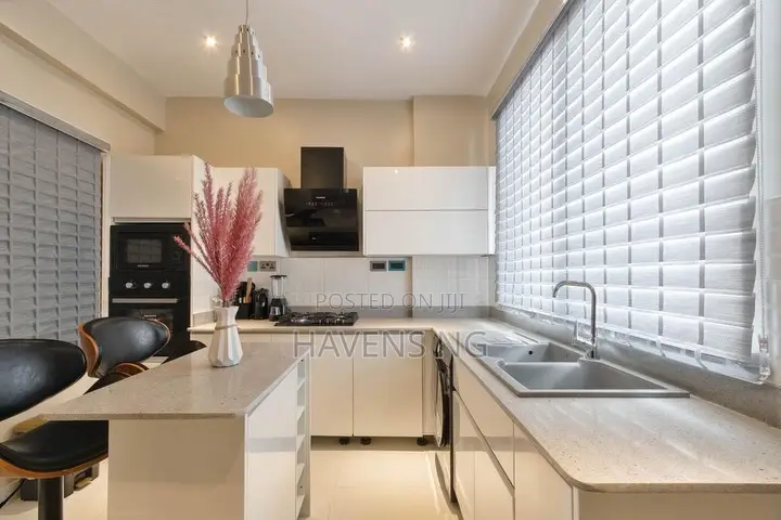 Contemporary 2-Bedroom Maisonette