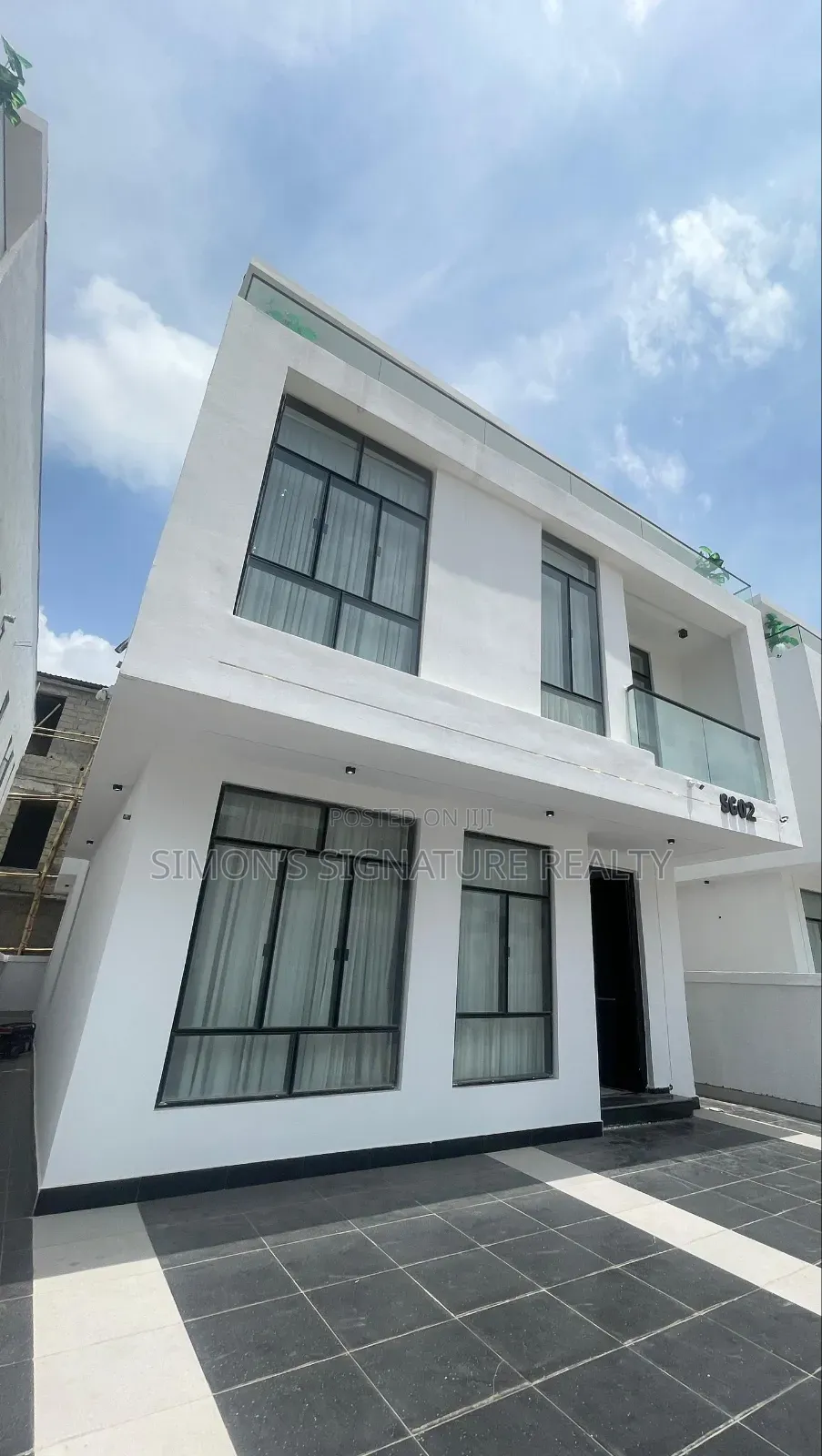 5bdrm Duplex in Chevron for sale