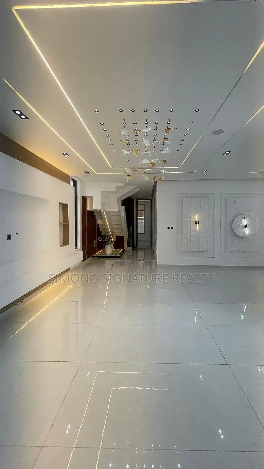 5bdrm Duplex in Chevron for sale