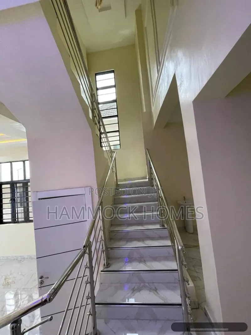 3bdrm Duplex in Kolapo Ishola Gra, Akobo for rent