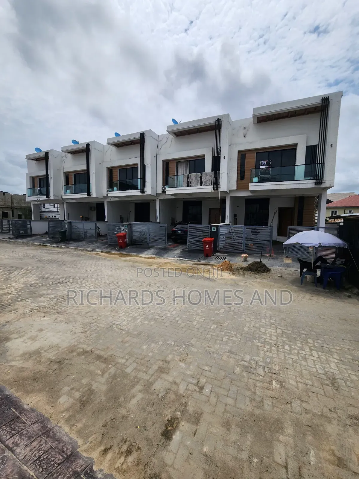 4bdrm Duplex in Ikota for rent