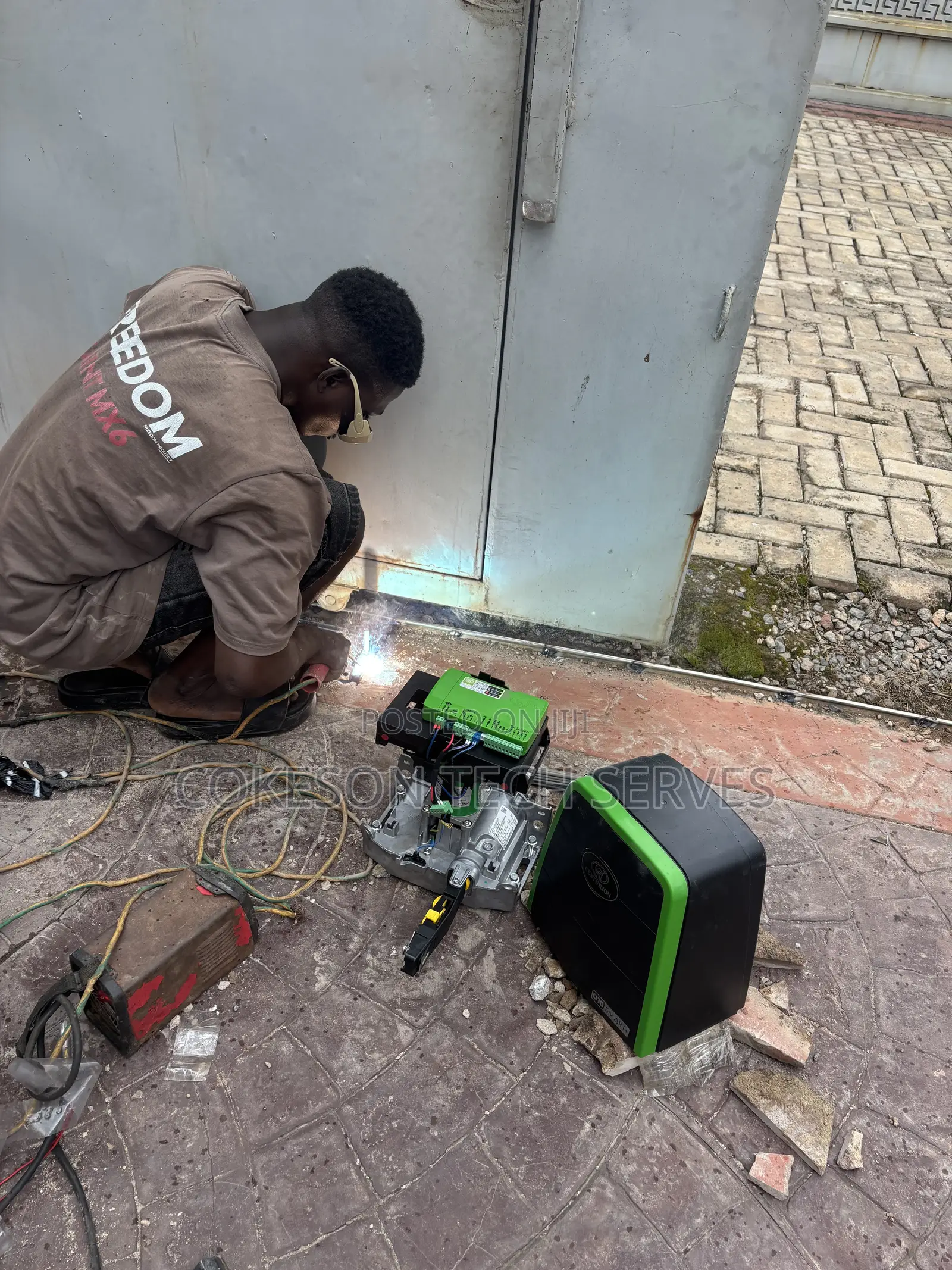 High-Traffic Automatic Remote Control Sliding Gate System Installation