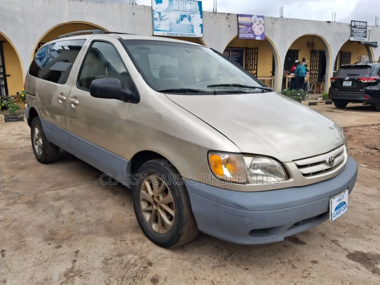 Toyota Sienna LE 2002 Gold