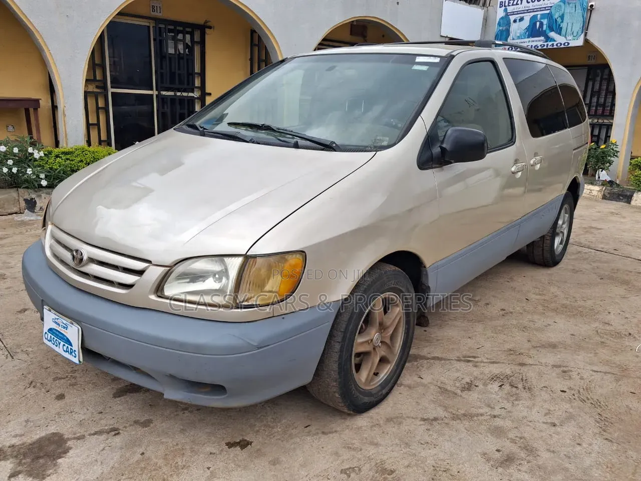Toyota Sienna LE 2002 Gold