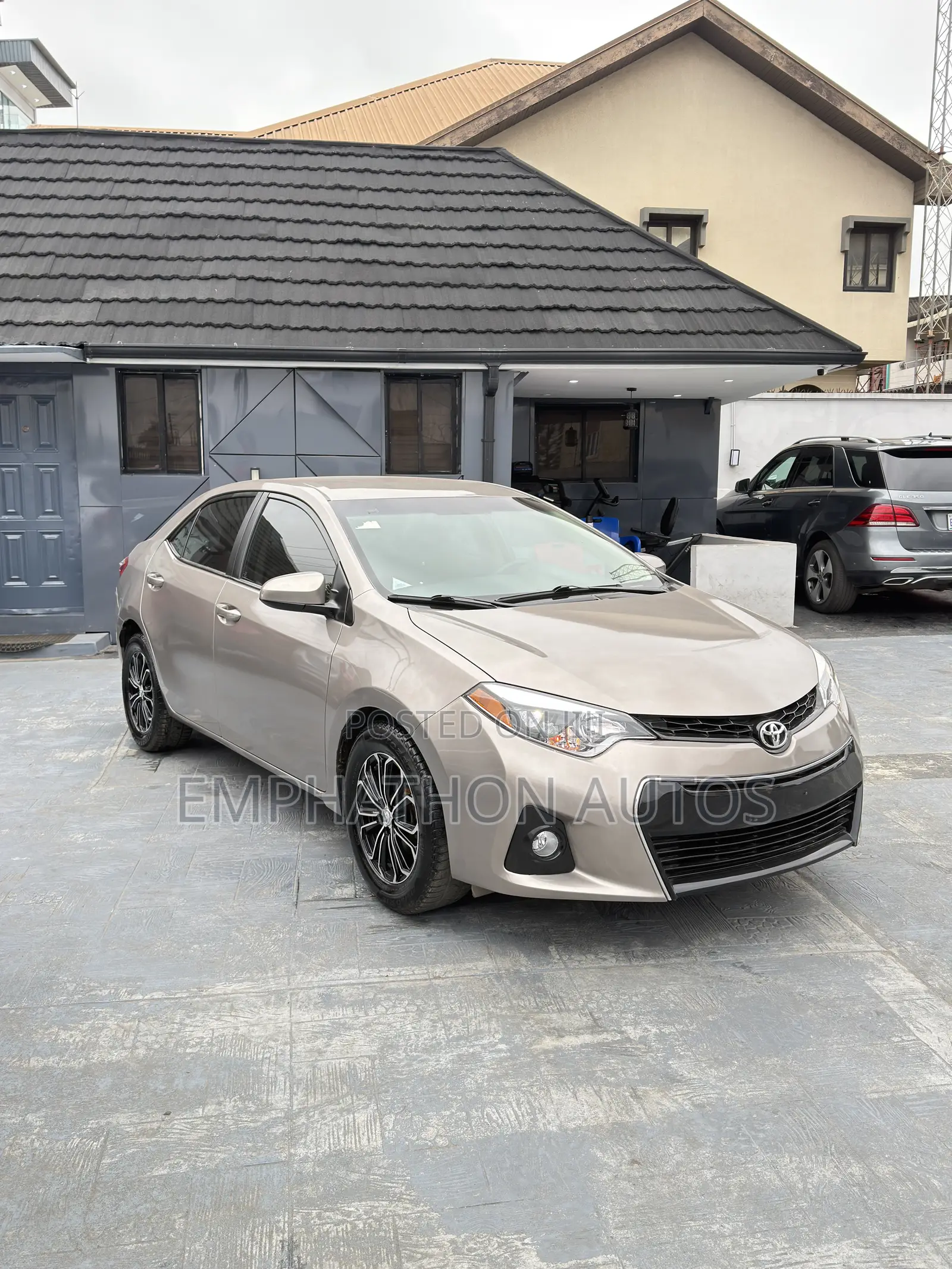 Toyota Corolla 2016 Gold