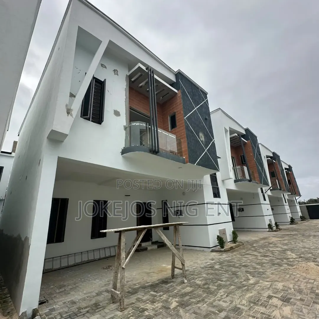 4bdrm Townhouse/Terrace in Lekki Scheme 2 for sale