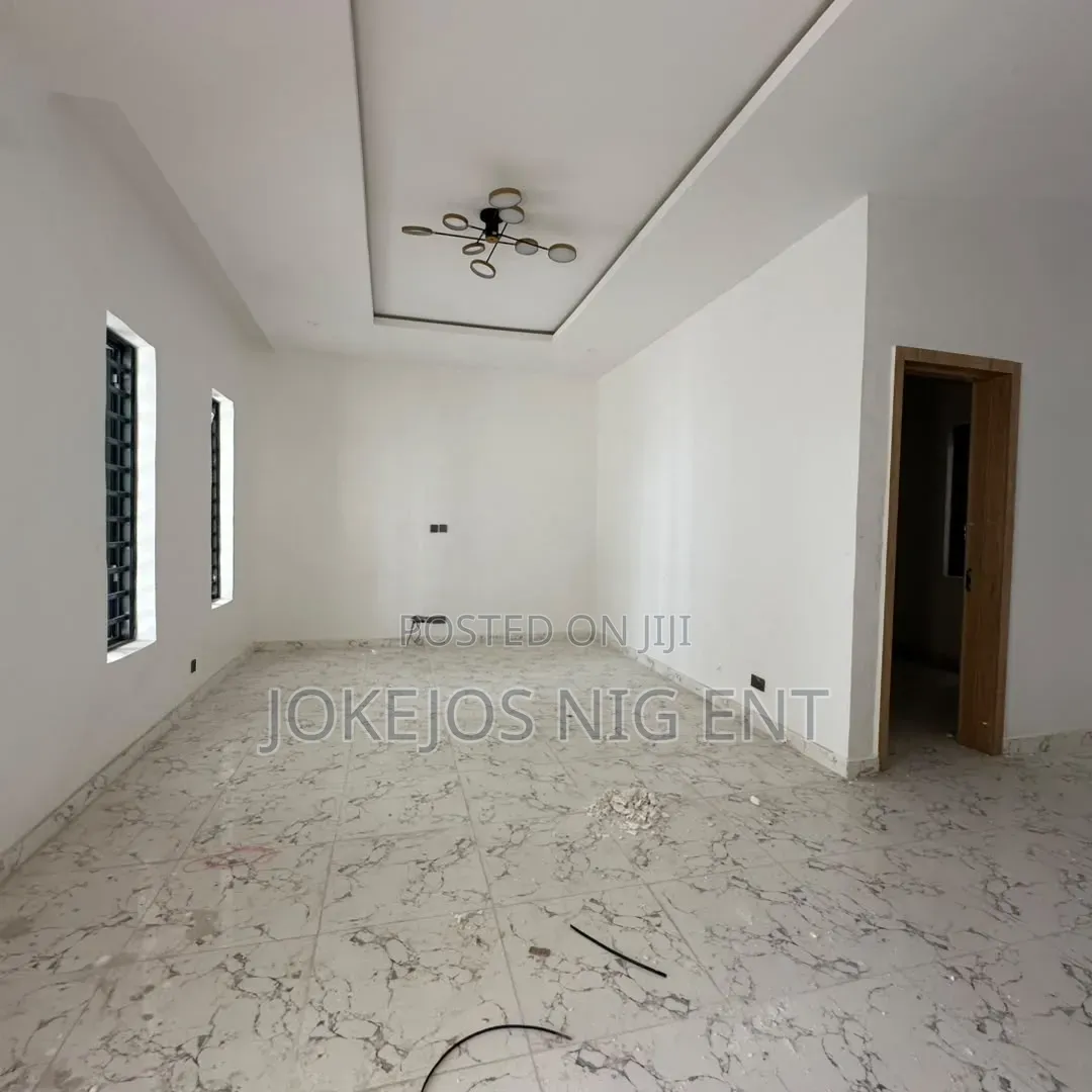 4bdrm Townhouse/Terrace in Lekki Scheme 2 for sale