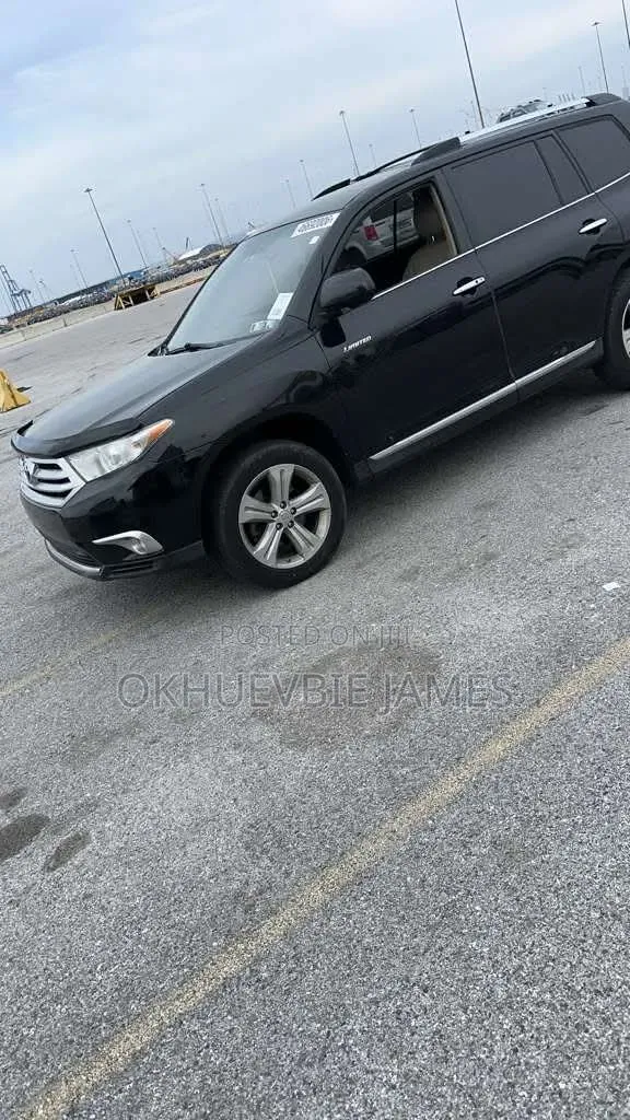 Toyota Highlander Limited 3.5l 4WD 2013 Black