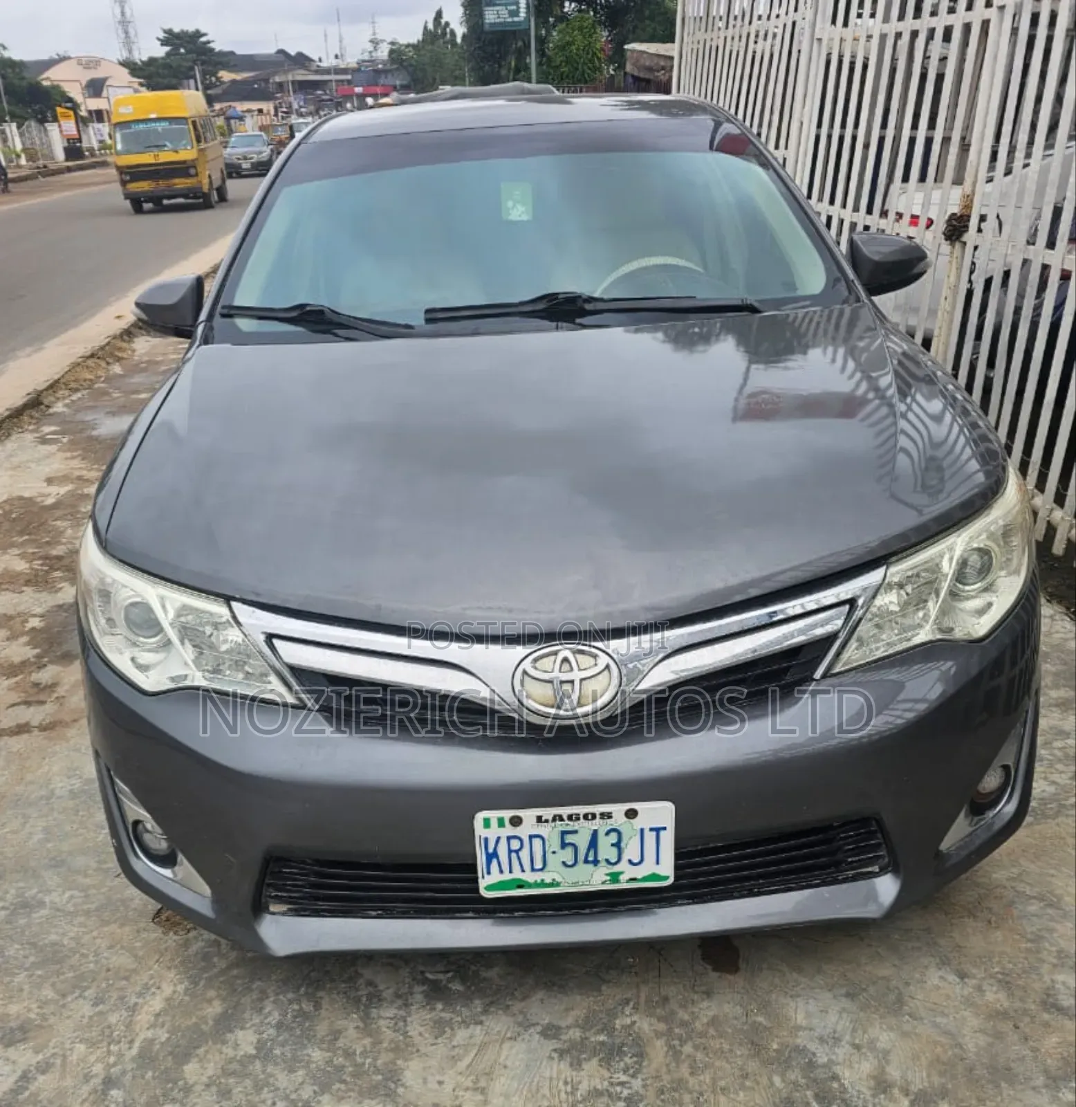 Toyota Camry L 4dr Sedan (2.5L 4cyl 6A) 2013 Gray