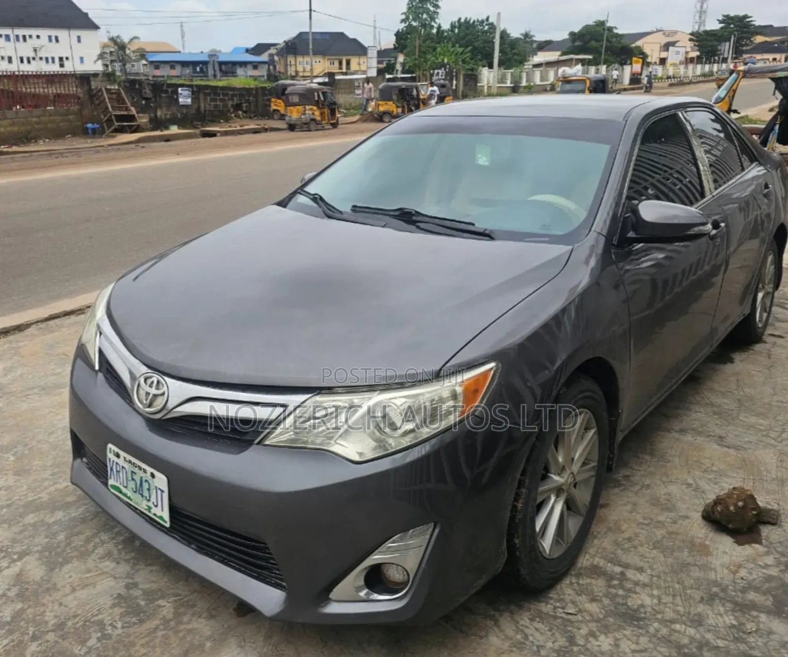 Toyota Camry L 4dr Sedan (2.5L 4cyl 6A) 2013 Gray