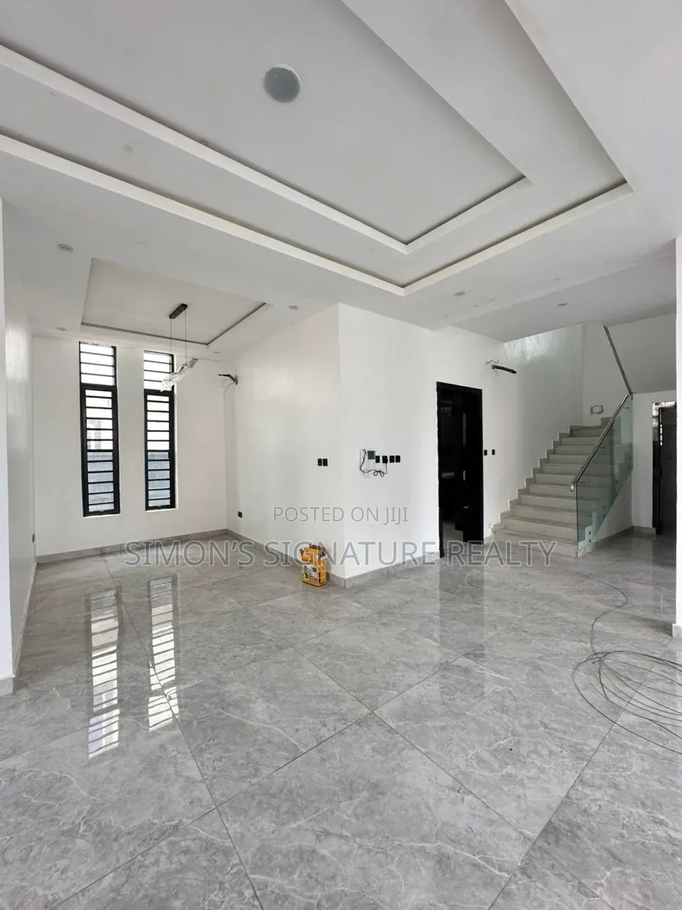 5bdrm Duplex in Osapa london for sale