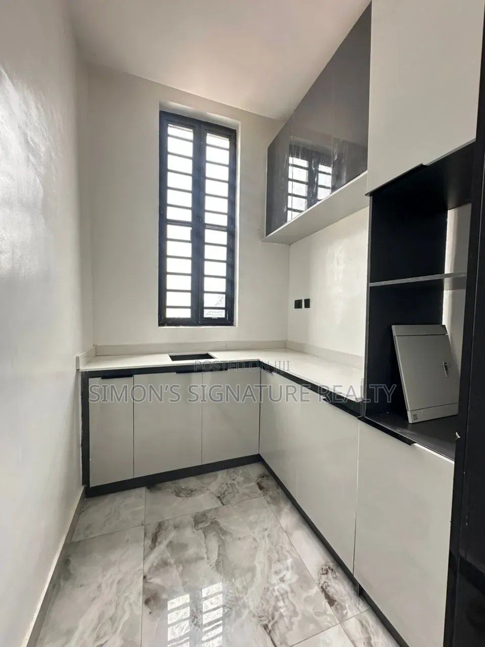 5bdrm Duplex in Osapa london for sale