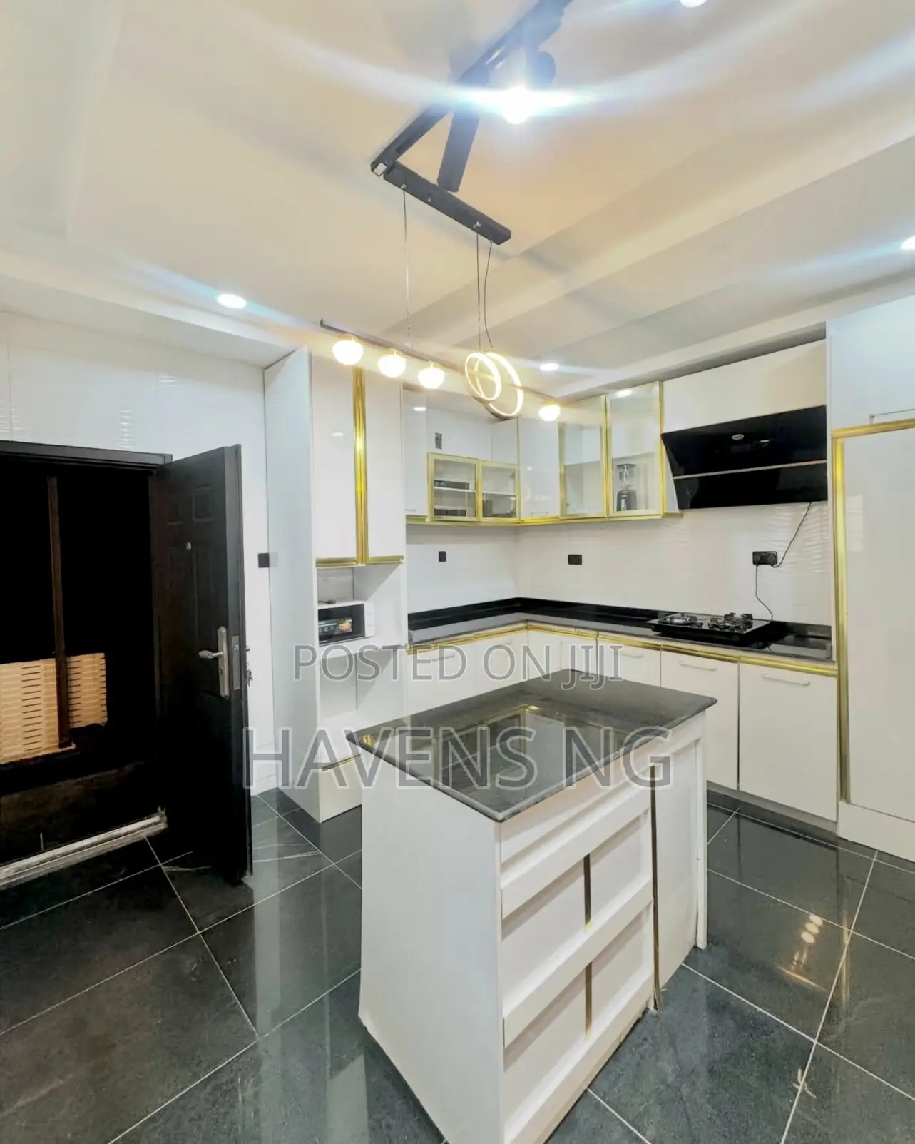 Beautiful 4-Bedroom Apartment for Short Let