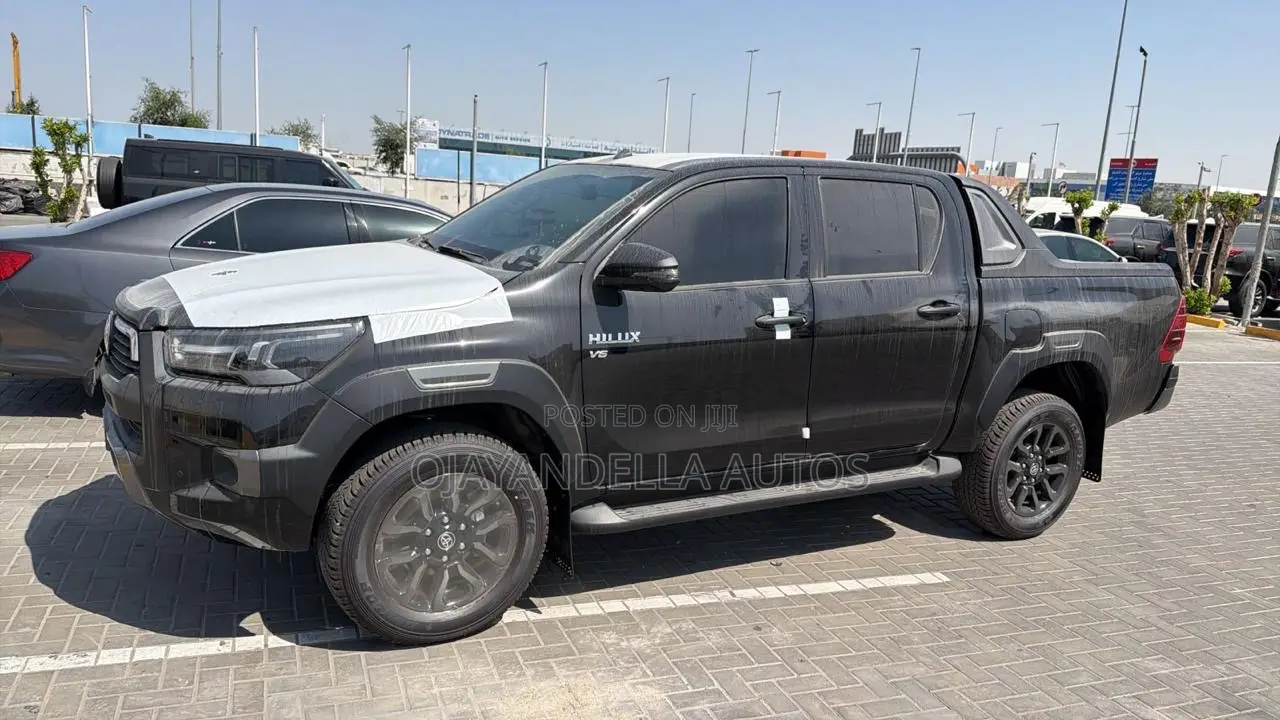 New Toyota Hilux Black Edition 2026 Black