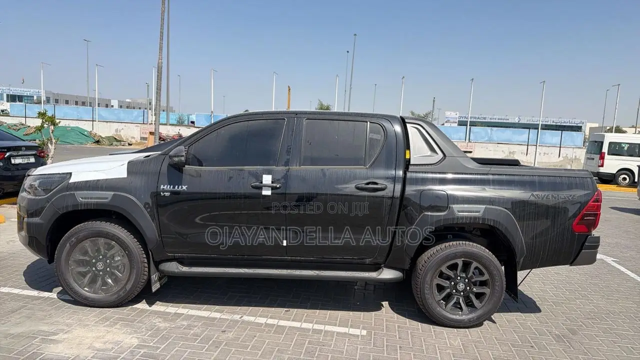 New Toyota Hilux Black Edition 2026 Black