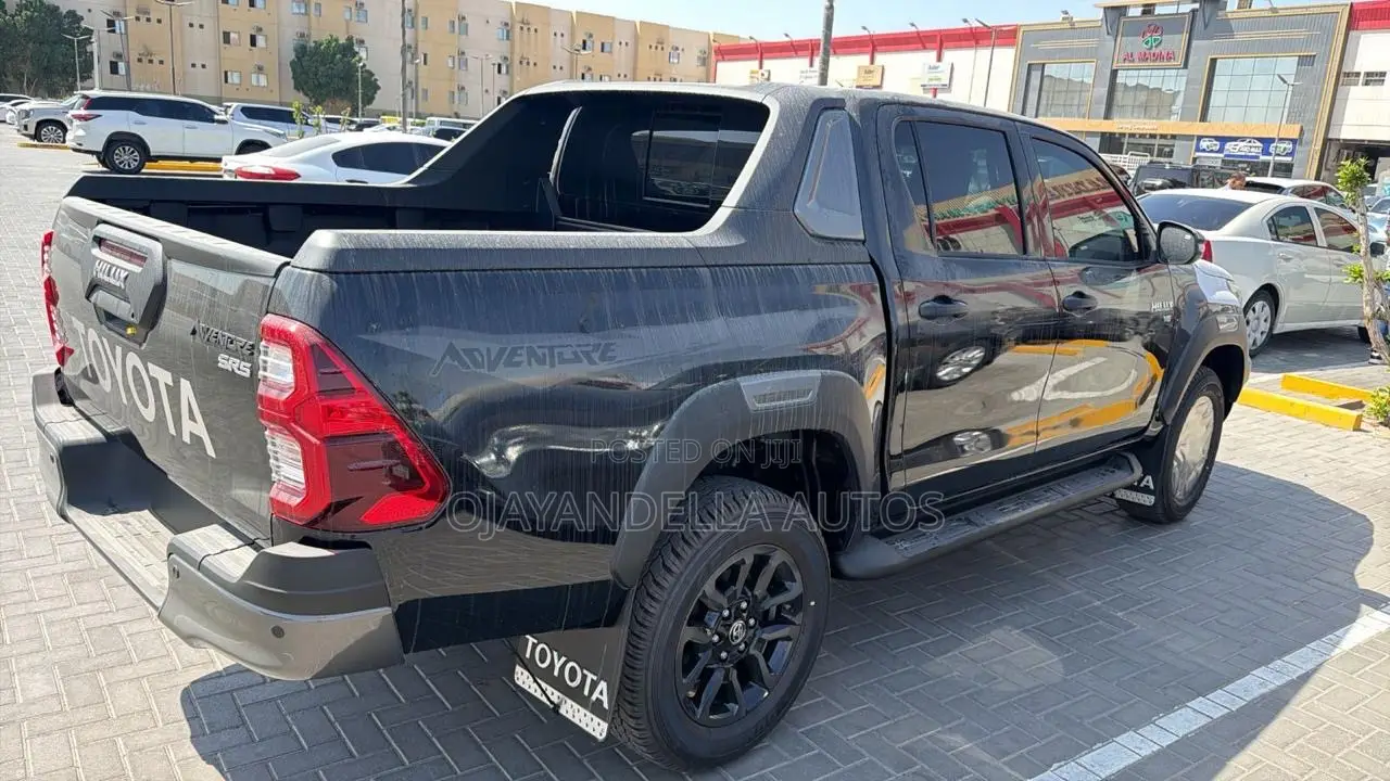 New Toyota Hilux Black Edition 2026 Black