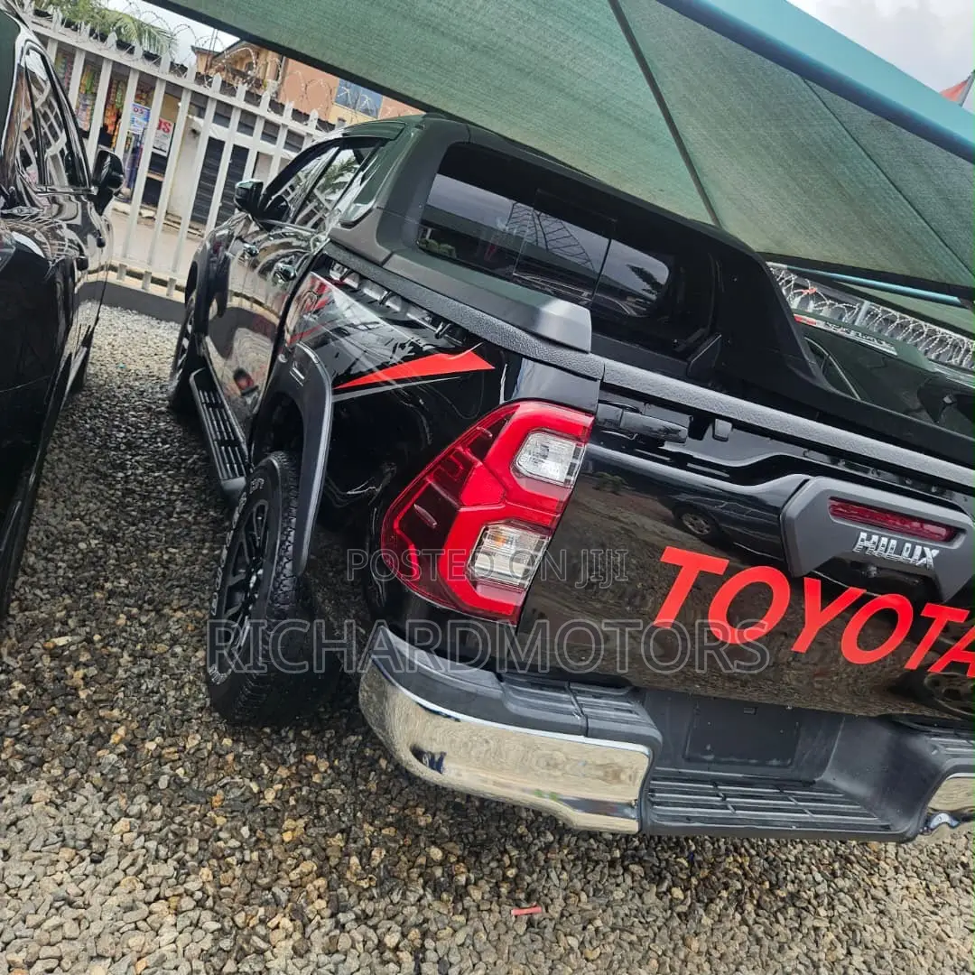 Toyota Hilux Revo Double Cab Petrol 2.7 AWD 2019 Black