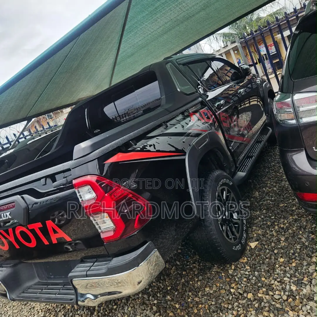 Toyota Hilux Revo Double Cab Petrol 2.7 AWD 2019 Black