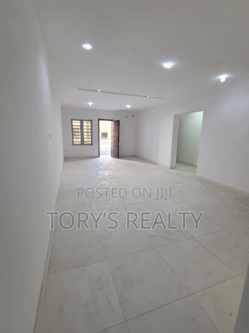2bdrm Apartment in Lekki Phase 1 for rent