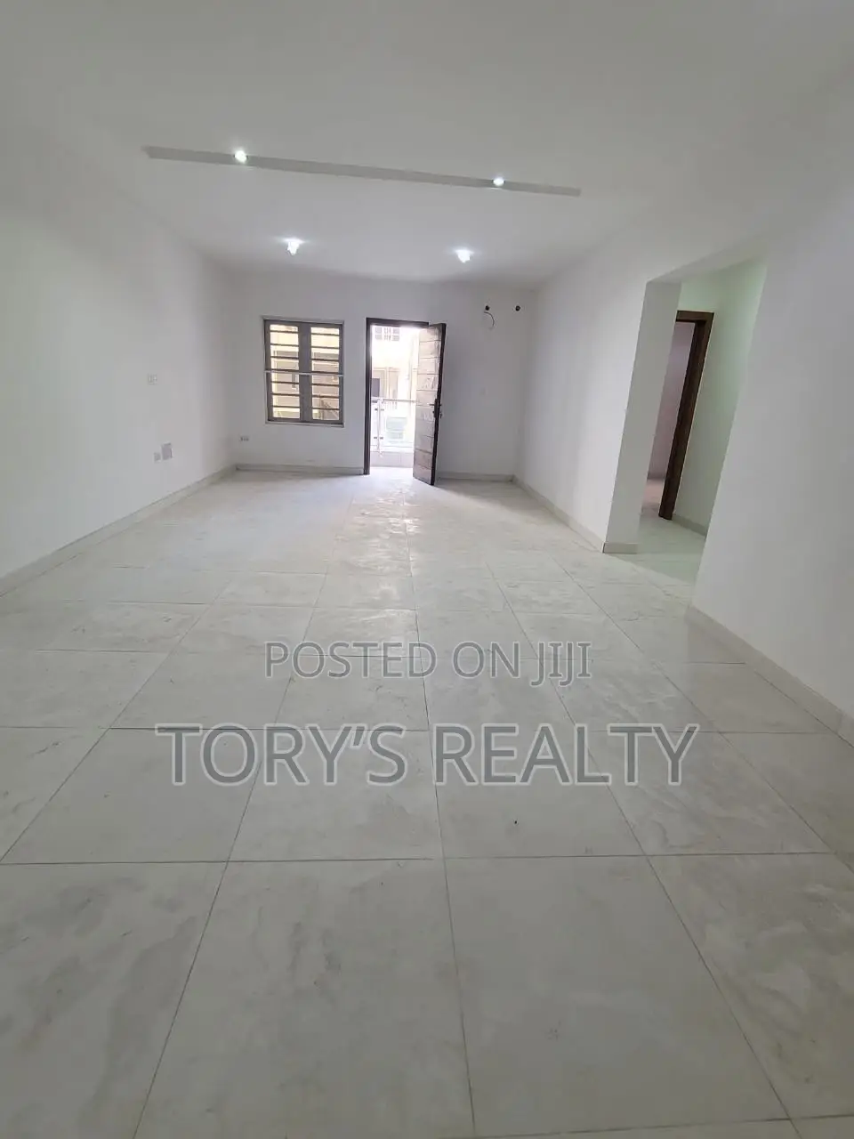 2bdrm Apartment in Lekki Phase 1 for rent
