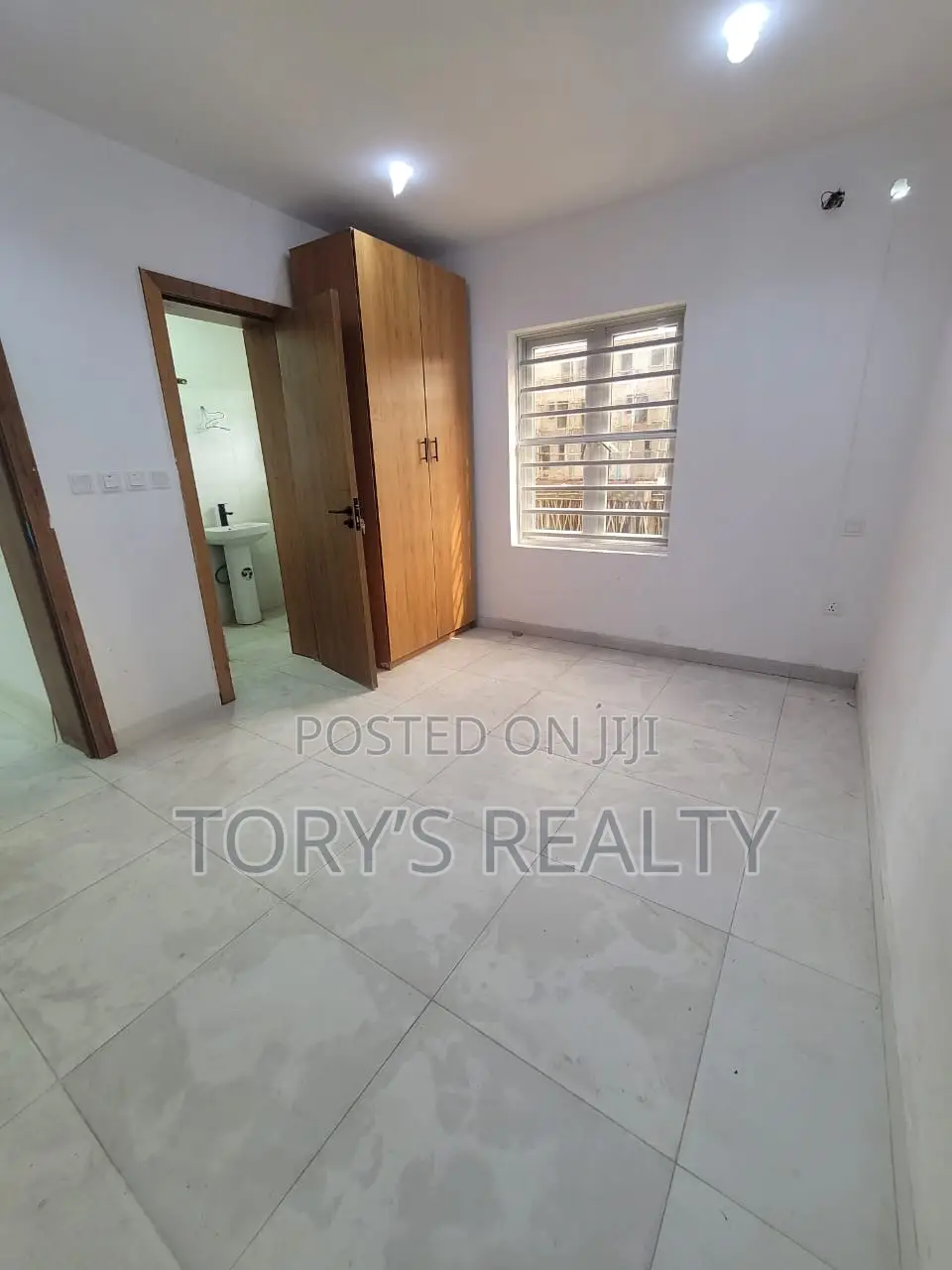 2bdrm Apartment in Lekki Phase 1 for rent