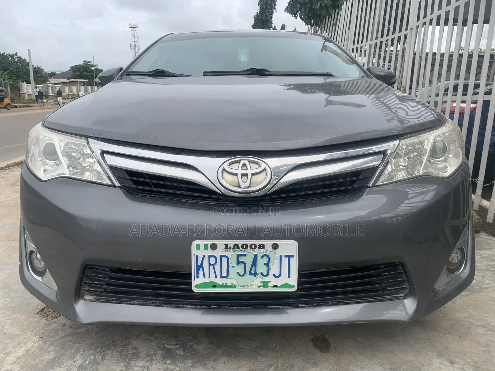 Toyota Camry SE 4dr Sedan (2.5L 4cyl 6A) 2012 Gray