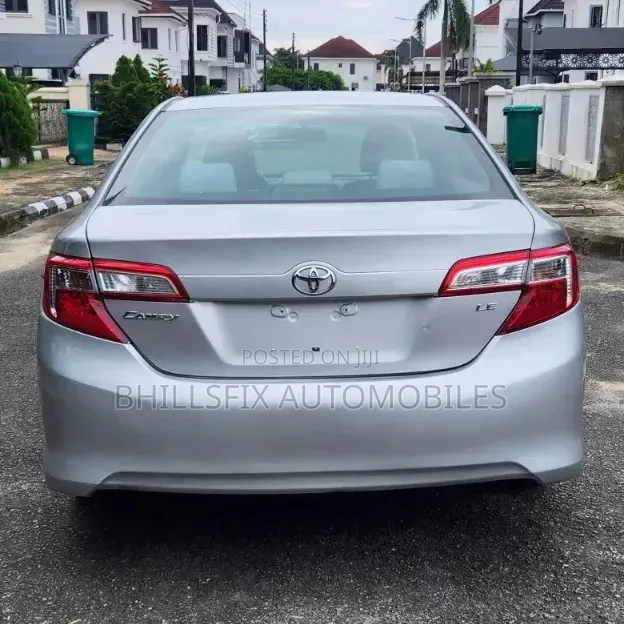 Toyota Camry LE 4dr Sedan (2.5L 4cyl 6A) 2013 Silver
