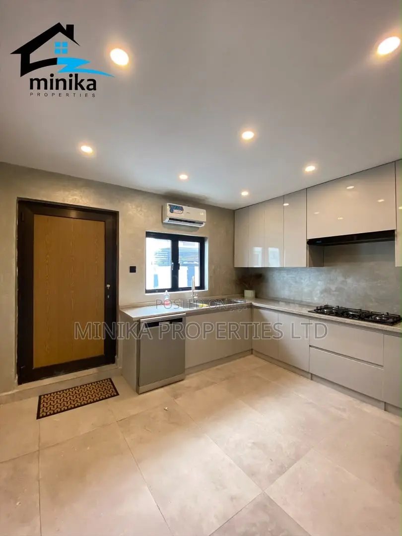 Furnished 4bdrm Duplex in Ikota for sale