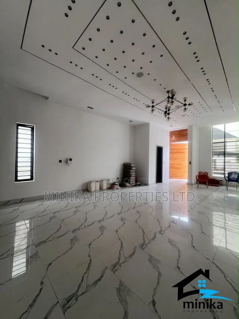 5bdrm Duplex in Ikota for sale