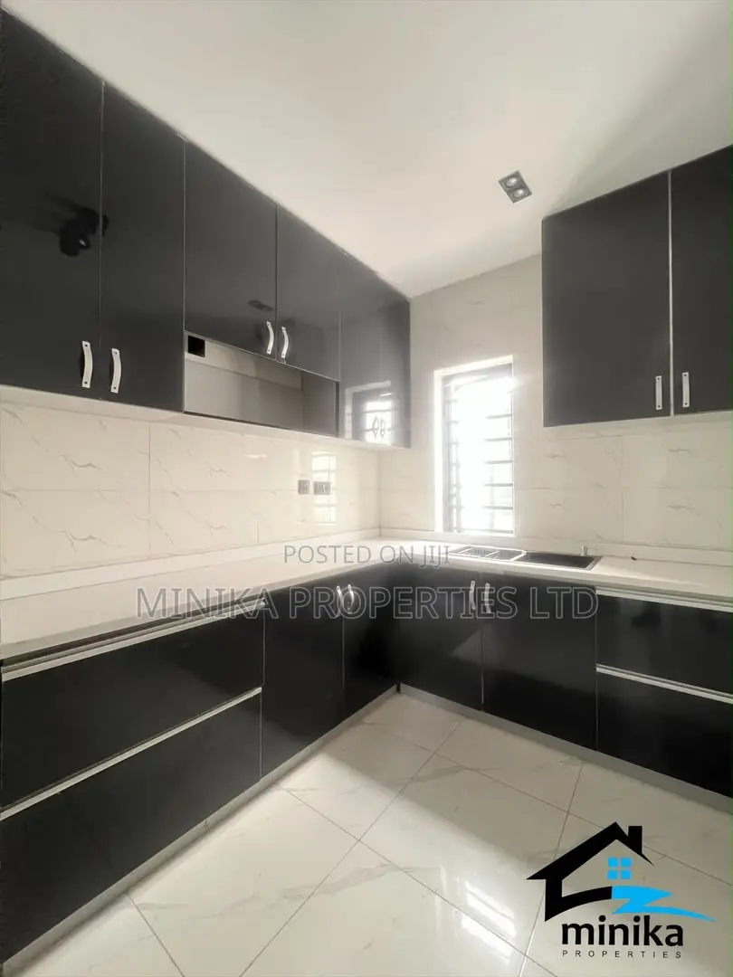 5bdrm Duplex in Ikota for sale