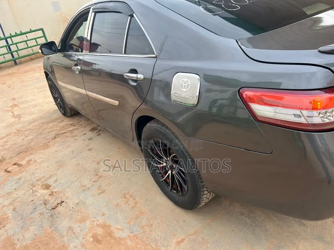 Toyota Camry LE 4dr Sedan (2.4L 4cyl 5A) 2008 Gray