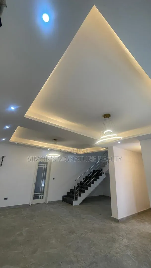 5bdrm Duplex in Ikate for sale