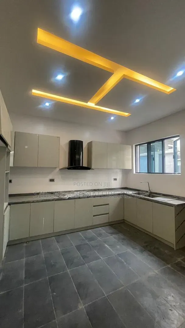 5bdrm Duplex in Ikate for sale