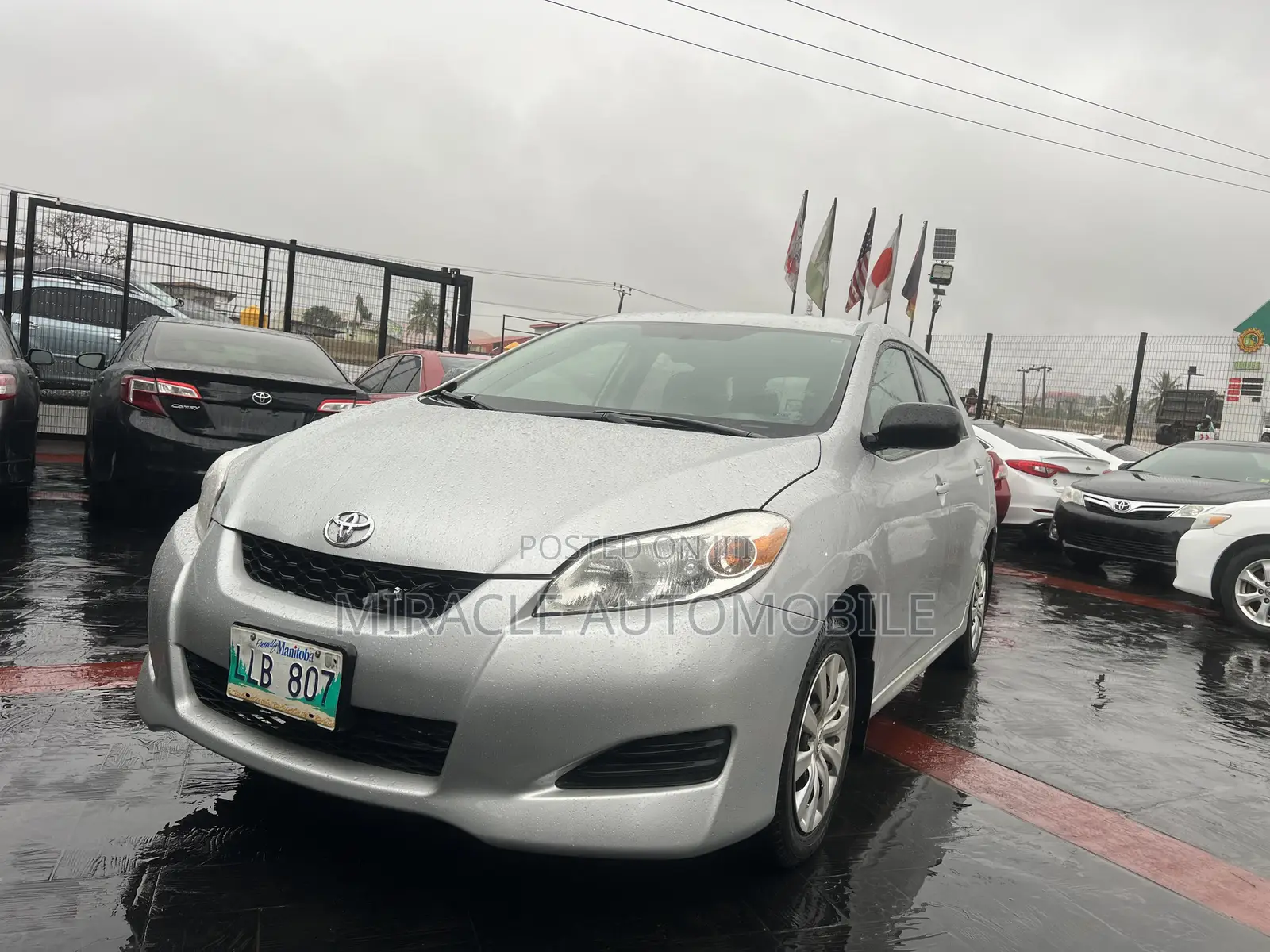 Toyota Matrix S Hatchback FWD (2.4L 4cyl 5A) 2012 Silver