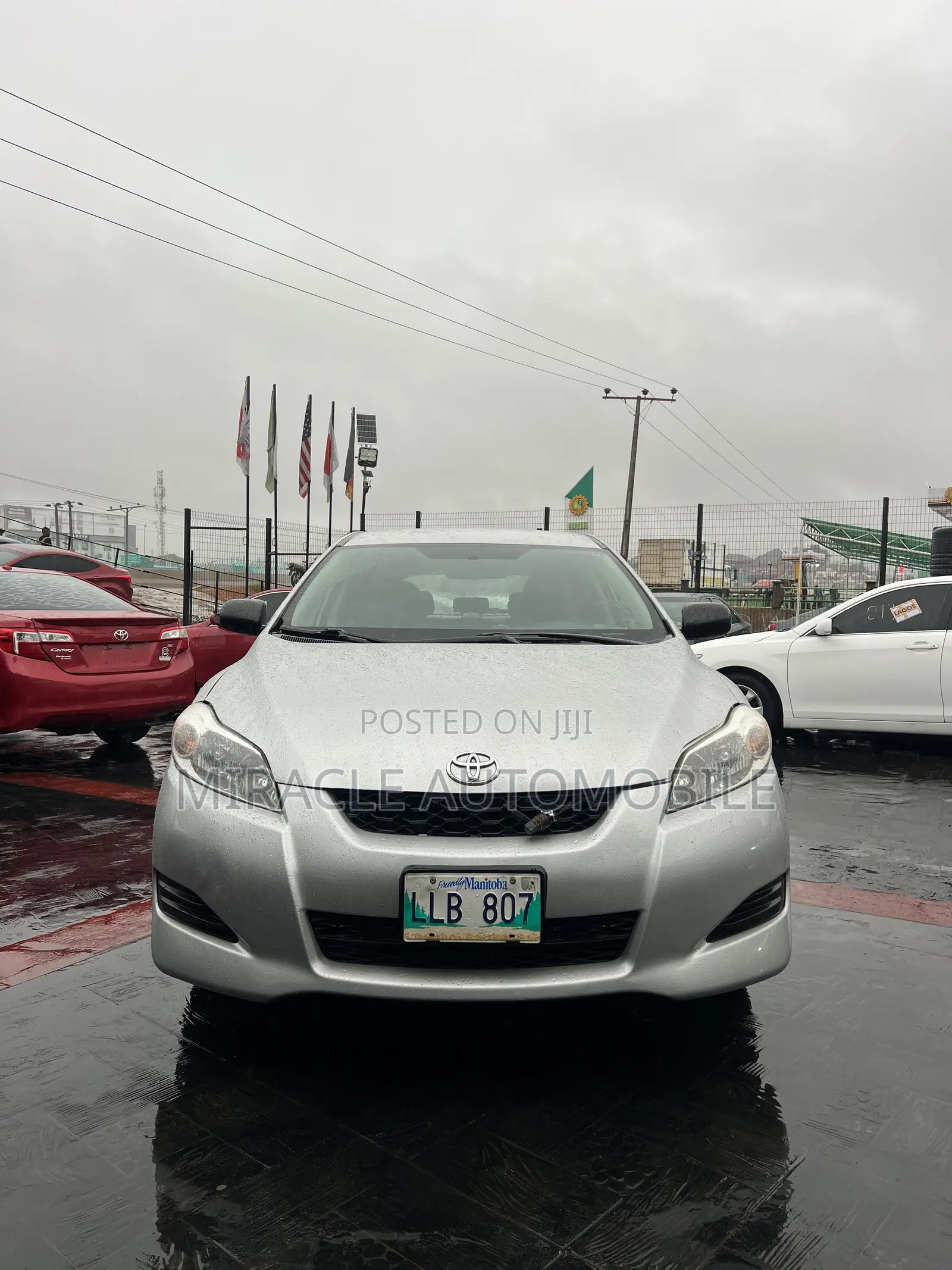 Toyota Matrix S Hatchback FWD (2.4L 4cyl 5A) 2012 Silver