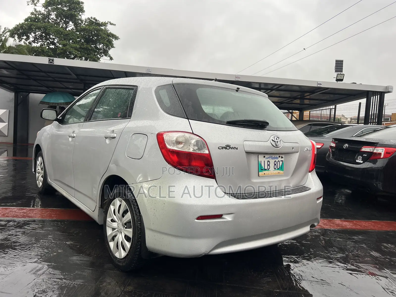 Toyota Matrix S Hatchback FWD (2.4L 4cyl 5A) 2012 Silver