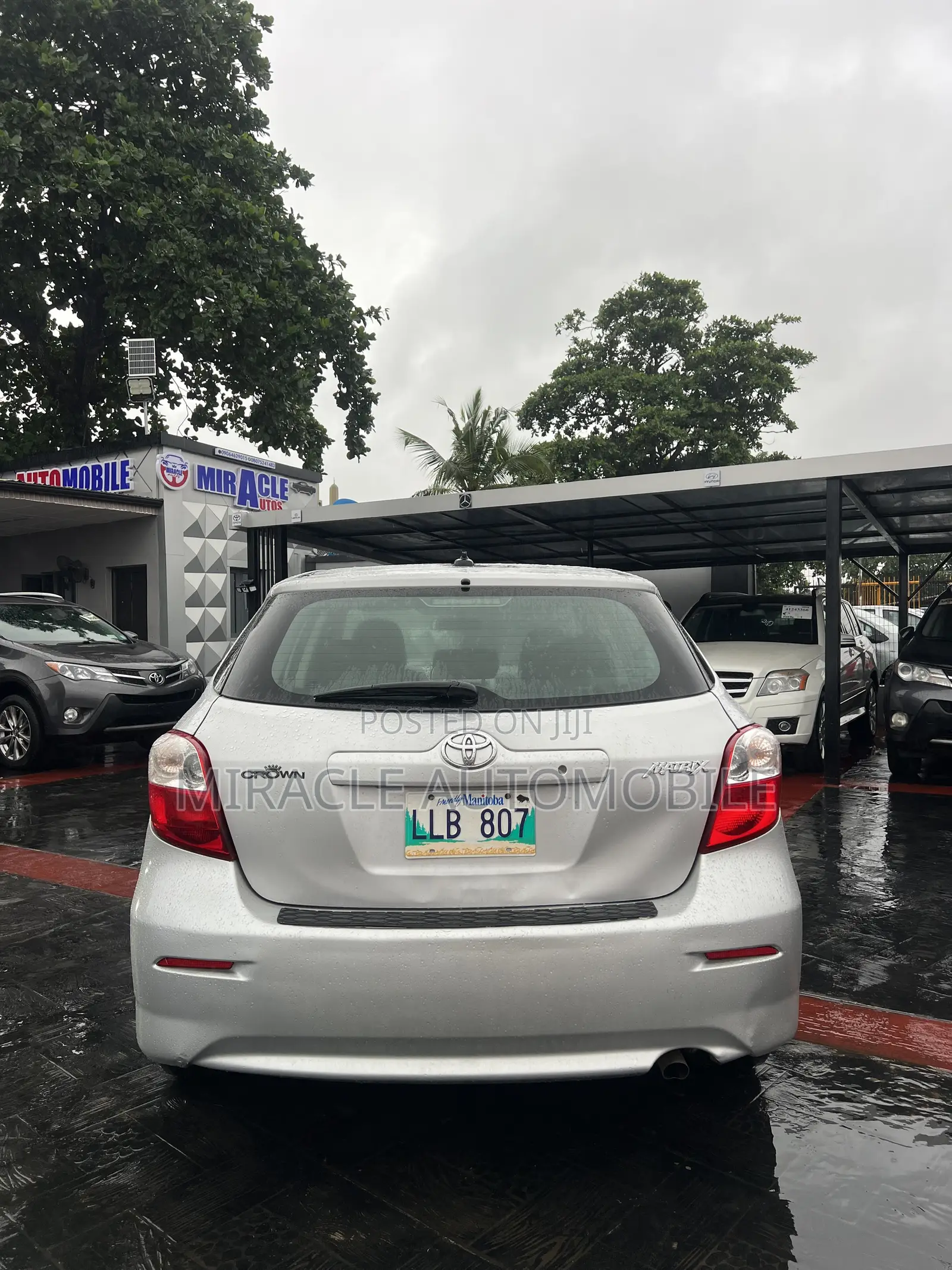 Toyota Matrix S Hatchback FWD (2.4L 4cyl 5A) 2012 Silver