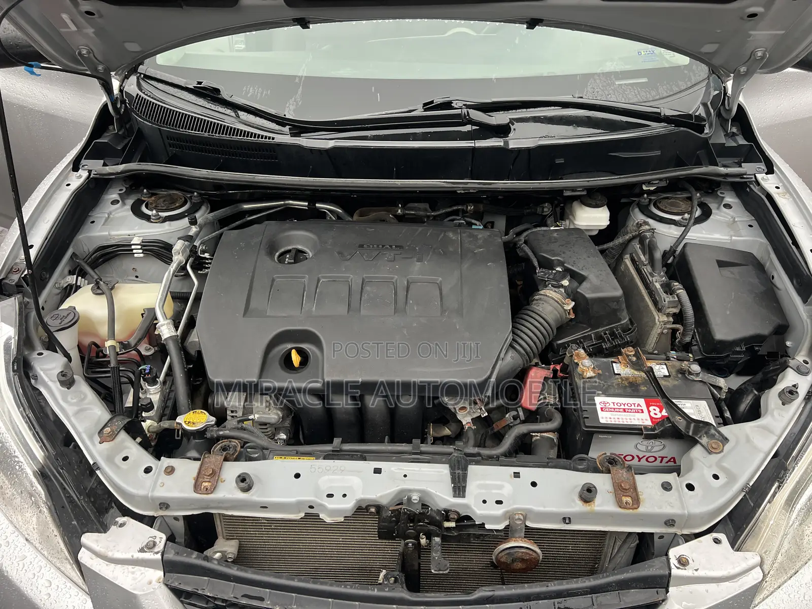 Toyota Matrix S Hatchback FWD (2.4L 4cyl 5A) 2012 Silver