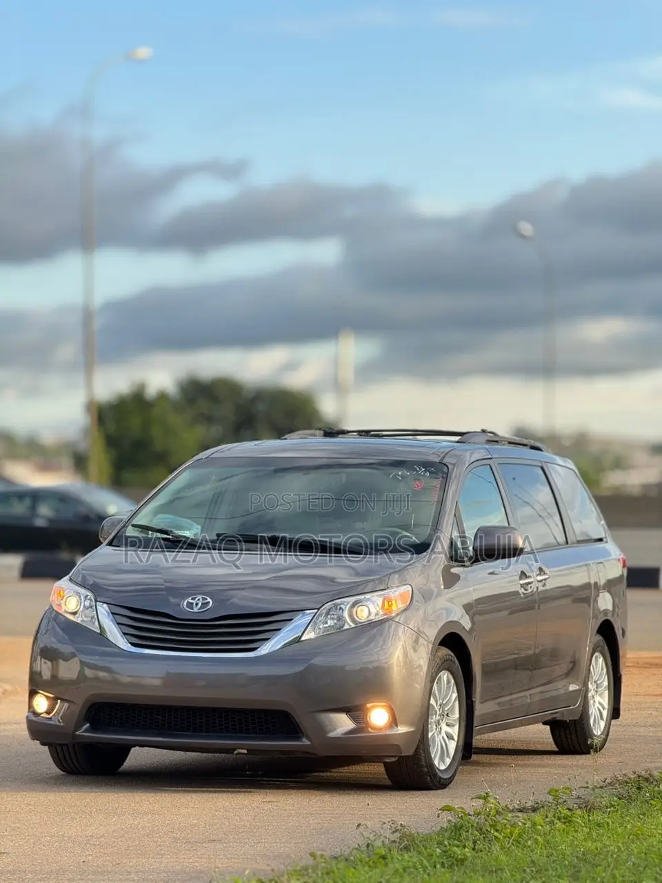 Toyota Sienna Limited 7-Passenger 4dr Minivan AWD (3.5L 6cyl 6A) 2014
