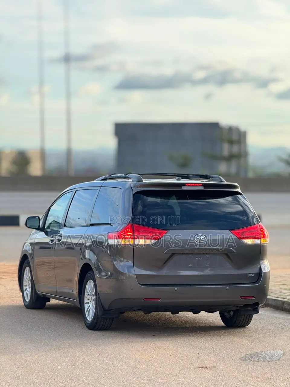 Toyota Sienna Limited 7-Passenger 4dr Minivan AWD (3.5L 6cyl 6A) 2014