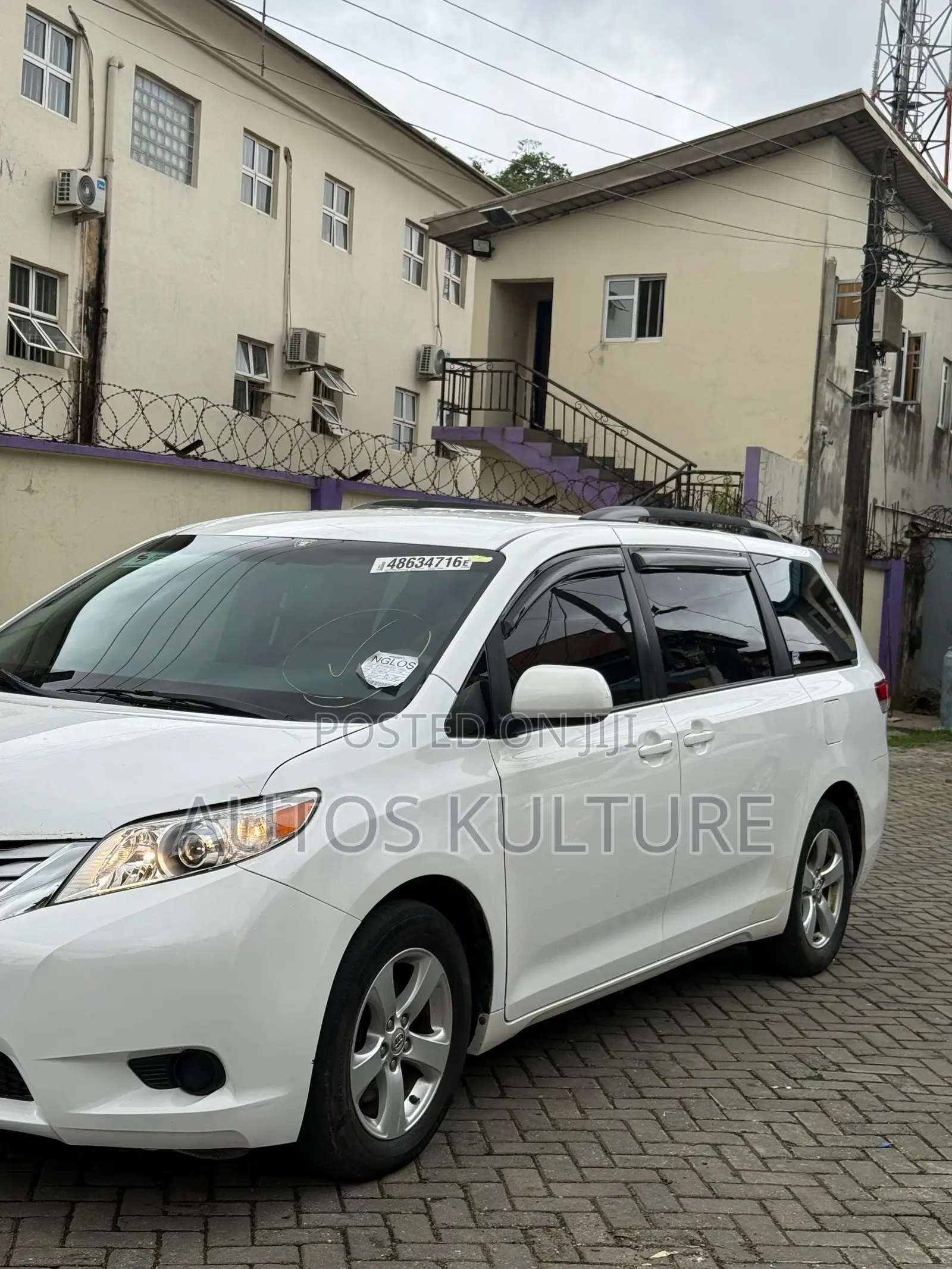 Toyota Sienna LE 8-Passenger 4dr Minivan (3.5L 6cyl 6A) 2014 White