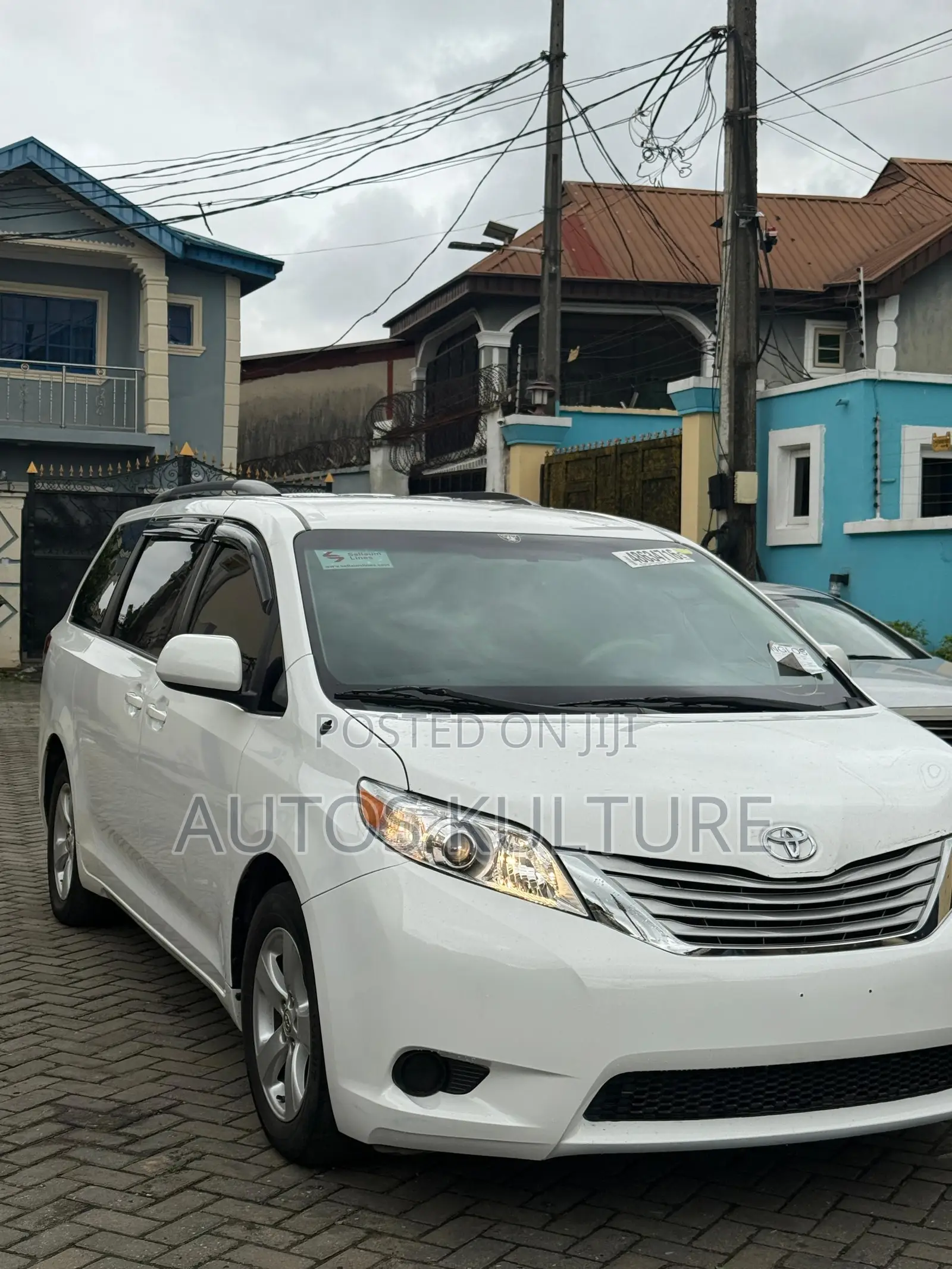 Toyota Sienna LE 8-Passenger 4dr Minivan (3.5L 6cyl 6A) 2014 White
