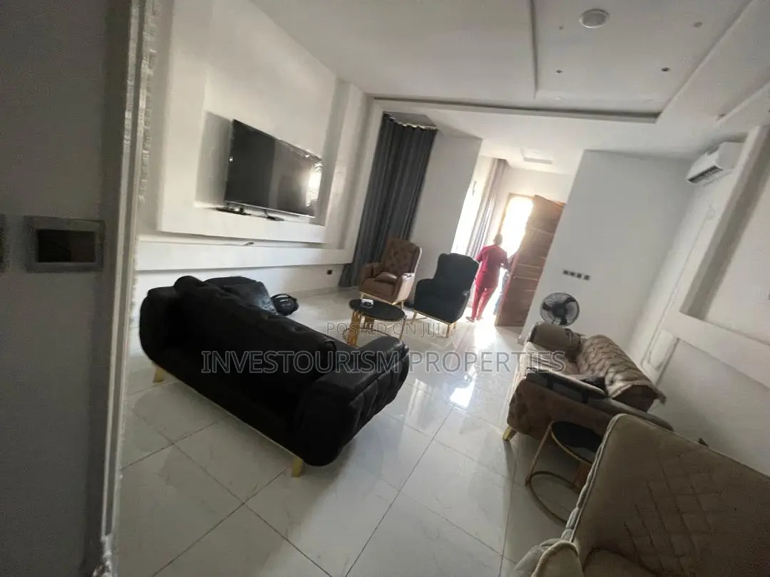 4bdrm Duplex in Ikota for sale