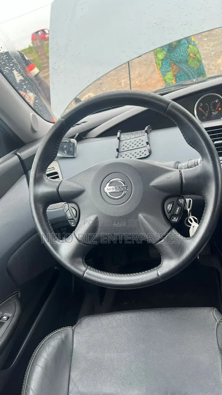 Nissan Primera 2005 Gray