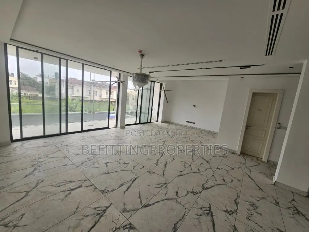 6bdrm Duplex in Banana Island for sale