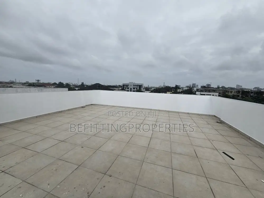 6bdrm Duplex in Banana Island for sale