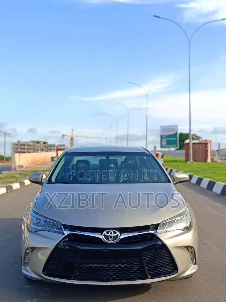 Toyota Camry XSE V6 4dr Sedan (3.5L 6cyl 6A) 2016 Gold
