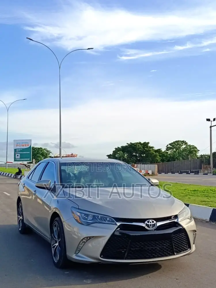 Toyota Camry XSE V6 4dr Sedan (3.5L 6cyl 6A) 2016 Gold