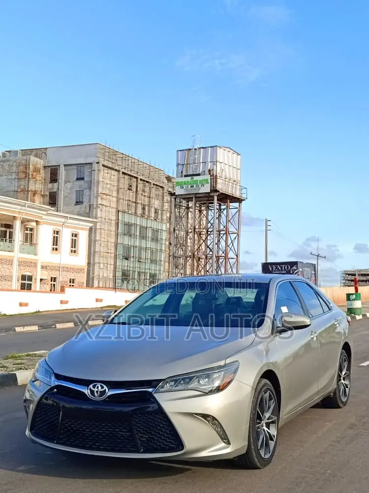 Toyota Camry XSE V6 4dr Sedan (3.5L 6cyl 6A) 2016 Gold