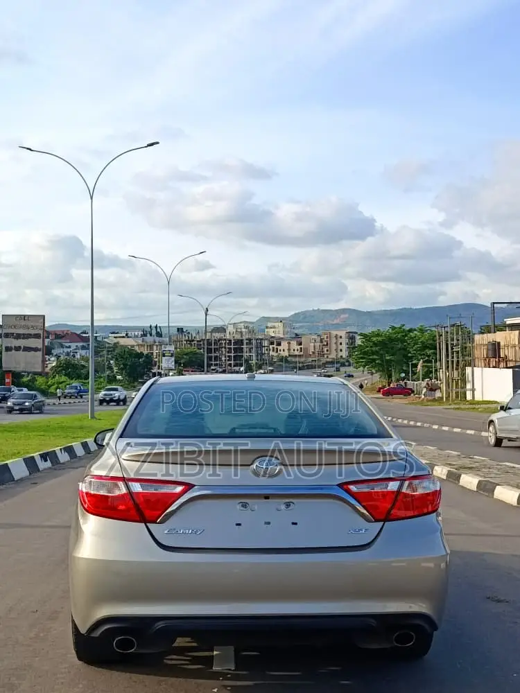 Toyota Camry XSE V6 4dr Sedan (3.5L 6cyl 6A) 2016 Gold